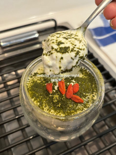 Healthy Matcha Tiramisu Overnight Oats Recipe with Chia Seeds, Yogurt and Goji Berries
