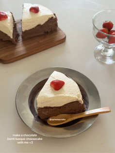 How to make a delicious chocolate burnt basque cheesecake with fresh strawberries