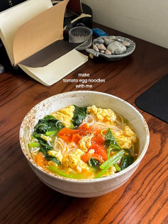 How to make classic tomato egg noodles with anchovy broth