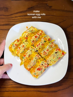 How to make Korean egg rolls with colorful diced vegetables, onions, and spring onions seasoned with sesame oil