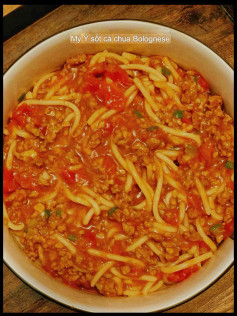 Hướng dẫn chi tiết cách làm Mỳ Ý sốt cà chua Bolognese với thịt băm, khoai tây và cà chua thái hạt lựu