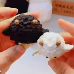 Hướng dẫn chi tiết cách móc len búp bê cừu Amigurumi màu trắng và đen dễ thương