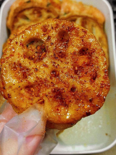 Hướng dẫn làm bánh củ sen chiên nhân tôm, ngô và hành lá