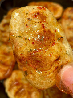 Hướng dẫn làm bánh khoai tây chiên giòn, vàng ruộm thơm ngon với bột mì và gia vị