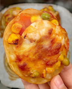 Hướng dẫn làm bánh khoai tây nướng phô mai tôm và xúc xắc rau giòn ngon