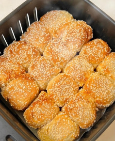 Hướng dẫn làm bánh mì ruốc xoắn ốc nướng lò chiên không dầu, giòn xốp phủ mè trắng