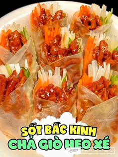 Hướng dẫn làm Chả Giò Heo Xé sốt Bắc Kinh với thịt heo xé sợi, cà rốt và rau sống cuốn bánh bao hấp