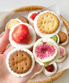 Hướng dẫn làm kẹo marshmallow nướng giòn kết hợp bánh quy, trái cây sấy khô và hạt điều