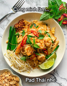 Hướng dẫn làm món Pad Thái với tôm, ức gà và đậu hũ