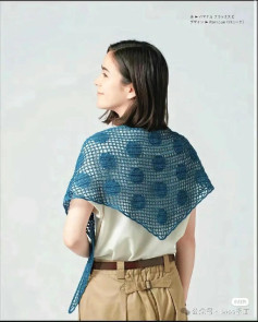 Hướng dẫn móc khăn choàng xanh hình tam giác Ronique