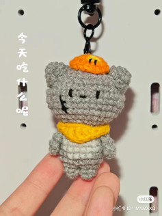 Hướng dẫn móc len gấu xám đeo túi bánh cam dễ thương