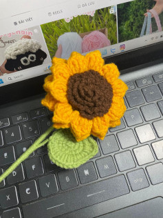 Hướng dẫn móc len hoa hướng dương chi tiết: cách làm cánh, nhụy, đài và lá