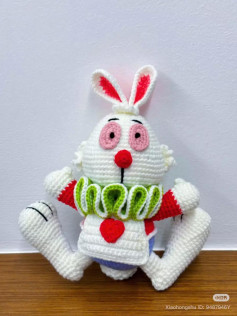 Hướng dẫn móc len thỏ Alice trong Wonderland màu trắng