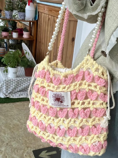 Hướng dẫn móc len túi tote hoa tulip hồng vàng kèm chart mẫu chi tiết