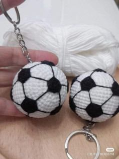 Hướng dẫn móc quả bóng đá và đốm đen