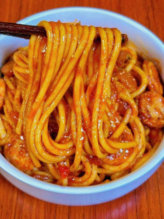 Hướng dẫn nấu mì ống sốt cà chua xúc xích đơn giản tại nhà