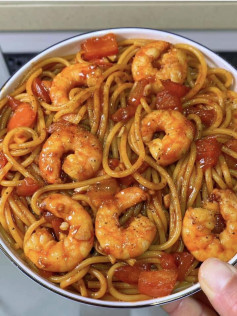 Hướng dẫn nấu mì tôm cà chua sốt cay đơn giản, ngon miệng tại nhà