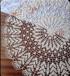 Intricate White Crochet Lace Tablecloth Pattern Chart with Fan Motifs