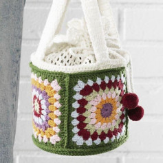 Japanese Crochet Granny Square Bag Pattern with Daisy Motifs and Chart