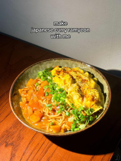 Japanese Curry Ramyeon with Scrambled Eggs