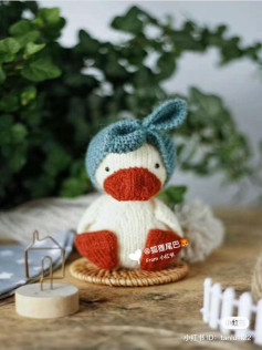Knitting pattern for Happy Duck with blue bow