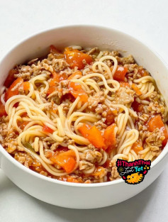 Mì trộn thịt băm cà chua sốt đậm đà