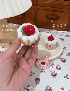 Mini Crochet Cupcake Pattern: Strawberry and Cherry Cake Tutorial Chart