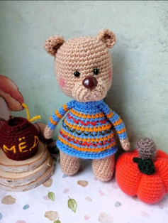 Miшка - Medved: Hướng dẫn móc len gấu bông mặc áo sọc màu với bảng chart chi tiết