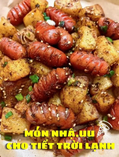 Món khoai tây chiên giòn kết hợp xúc xích nướng thơm lừng, tẩm gia vị đậm đà