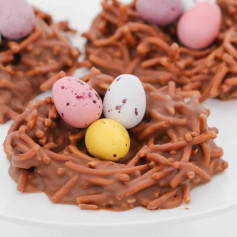 No-Bake Easter Chocolate Bird Nests with Fried Noodles and Mini Eggs