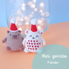 Patrón Crochet Gratis: Mini Gorrito Navideño Rojo y Blanco para Amigurumi
