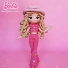 Patrón de amigurumi Barbie rosa con pantalones campana y sombrero