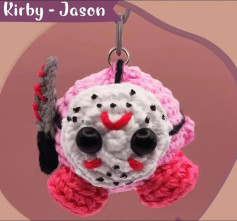 Patrón de Amigurumi: Kirby disfrazado de Jason Voorhees (Llavero)