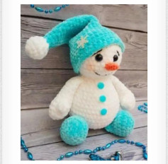 Patrón de amigurumi: Muñeco de nieve con gorro azul turquesa y botones, hilo Himalaya Dolphin Baby