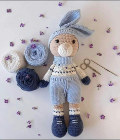 Patrón de Conejo Amigurumi Azul y Crema