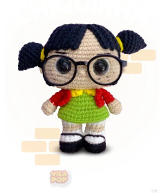 Patrón de Crochet para Amigurumi Chilindrina con gafas y trenzas