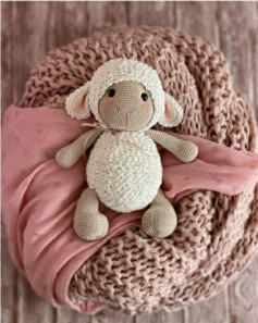 Patrón de crochet para Beeky la oveja amigurumi con instrucciones paso a paso