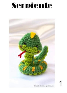 Patrón de tejido a crochet para hacer una serpiente amigurumi verde y amarilla
