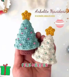 Patrón gratuito de árbol de Navidad amigurumi con estrellas