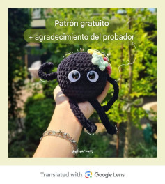 Patrón gratuito de crochet para búp bê Susuwatari đen với hoa