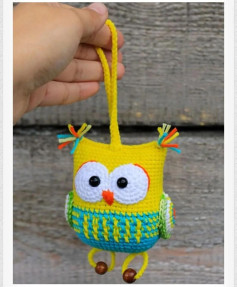 Patrón Libre Amigurumi Búho Sonajero Amarillo y Azul