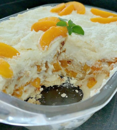 Pavê de Pêssego: Tradição Brasileira com Creme Suave e Camadas Deliciosas