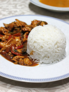 Piletina na kineski način s pirinčem