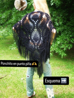 Ponchito en punto piña con flecos negro, chart crochet poncho