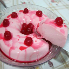 Pudim de Gelatina de Morango: Receita fácil com leite condensado e creme de leite