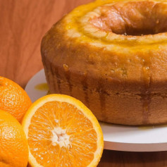 Receita de Bolo de Laranja Fofinho com Cobertura Glacê