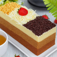 Resep Ombre Cake Tiramisu Kukus dengan topping cokelat, keju dan kacang