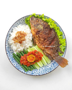 Resep Sambal Dadak Pedas Segar Sajian Ikan Mujair Goreng Lalapan