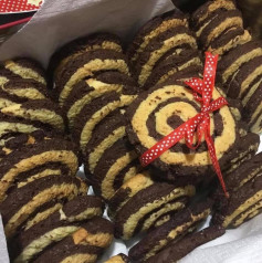 Ricetta Biscotti Girandola: Biscotti a spirale cioccolato e vaniglia, dolci natalizi italiani