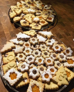Ricetta Biscotti Natalizi Italiani con Marmellata e Cioccolato